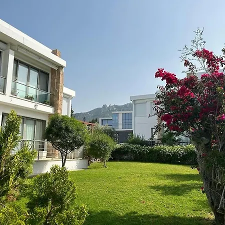 / Zeytinlik 2+1 Havuzlu Manzarali Daire * Girne