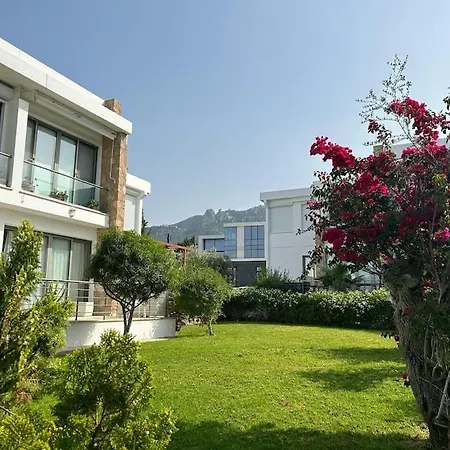 / Zeytinlik 2+1 Havuzlu Manzarali Daire * Kyrenia (Northern Cyprus)