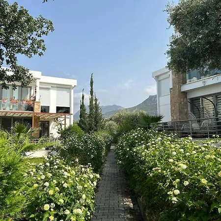 / Zeytinlik 2+1 Havuzlu Manzarali Daire * Kyrenia (Northern Cyprus)