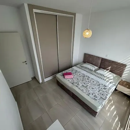 / Zeytinlik 2+1 Havuzlu Manzarali Daire Κερύνεια